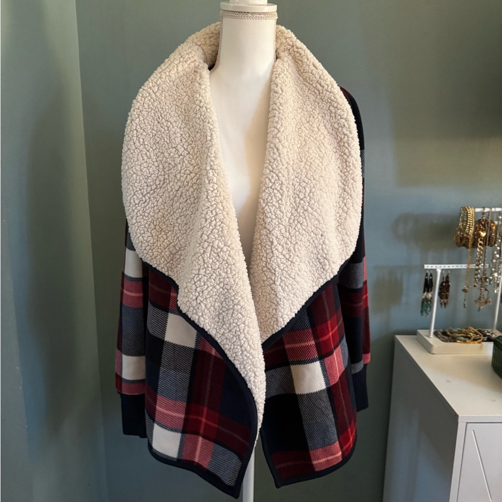 EUC Abercrombie & Fitch Plaid Sherpa Jacket - Red and Cream